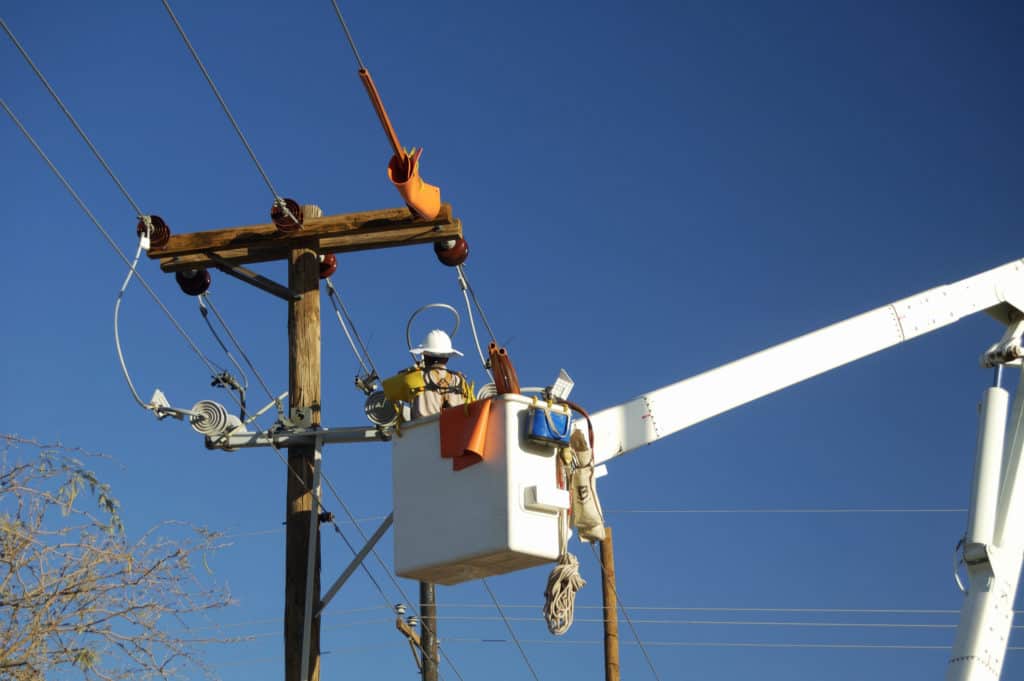 power lineman repairing power lines