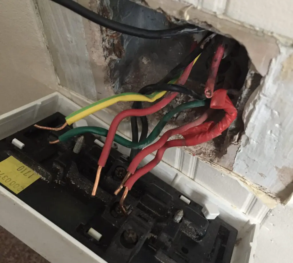 Faulty socket discovered during an EICR